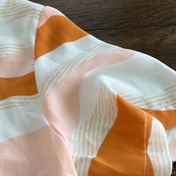 patterned flowy top - Picture 2 of 3